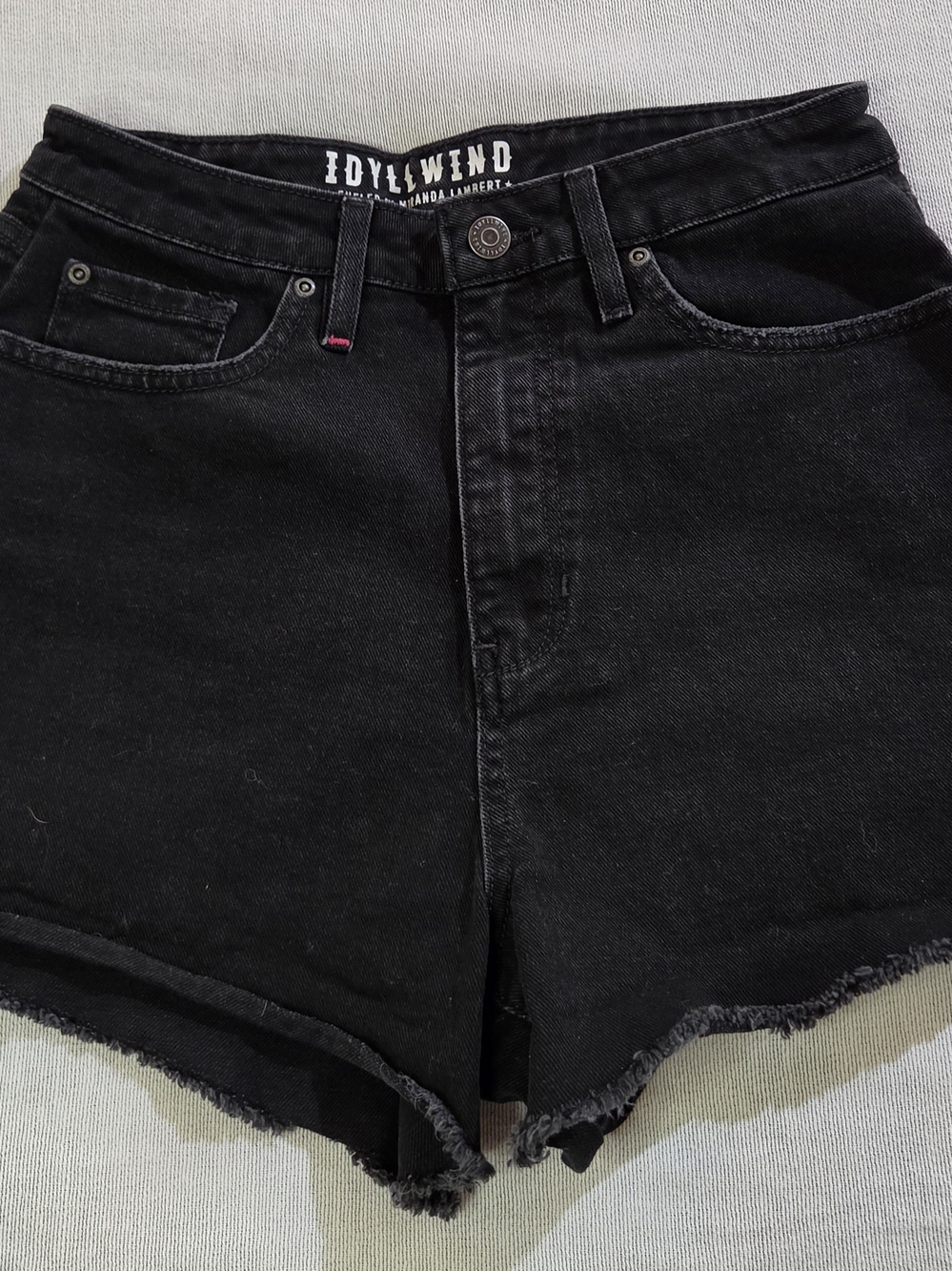 Idyllwind Women's Black Denim High-Rise Frayed Hem Shorts